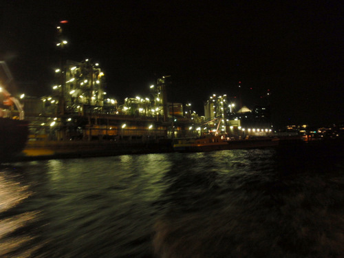 Ship industrial areas on the Altona river.